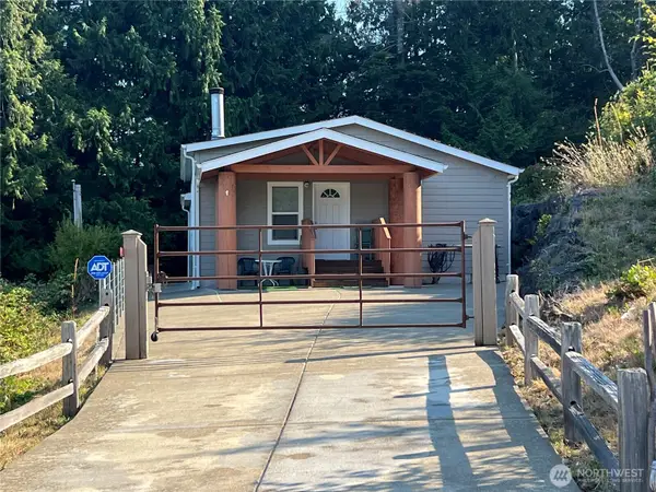 61 Nevergiveup Road, Brinnon, WA 98320