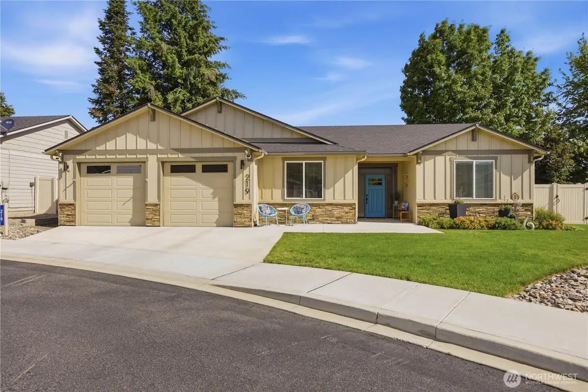 219 Pershing Circle, Wenatchee, WA 98801 - #1