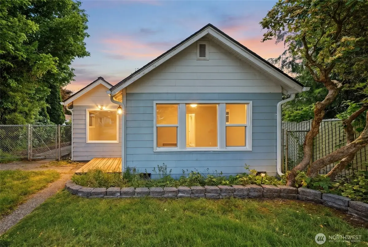 10330 Stone Avenue N, Seattle, WA 98133 - #1