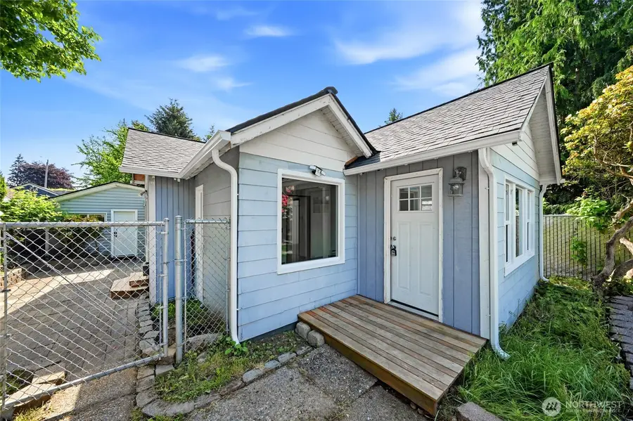 10330 Stone Avenue N, Seattle, WA 98133 - #3