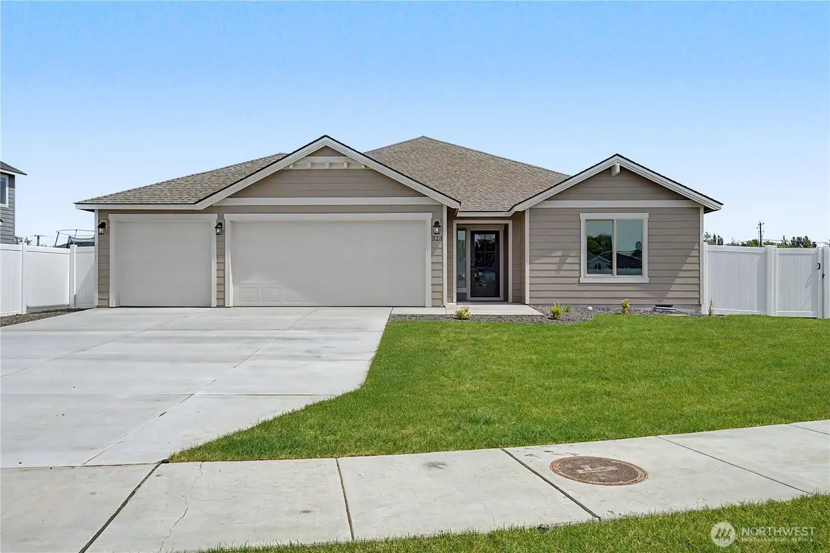 523 N Lessor Loop, Moses Lake, WA 98837 - #1