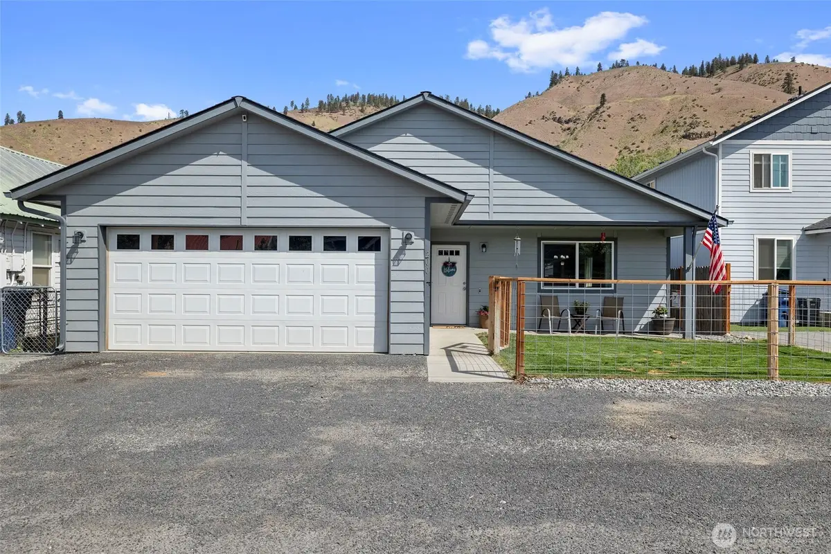 200 W Pleasant Avenue, Cashmere, WA 98815 - #1