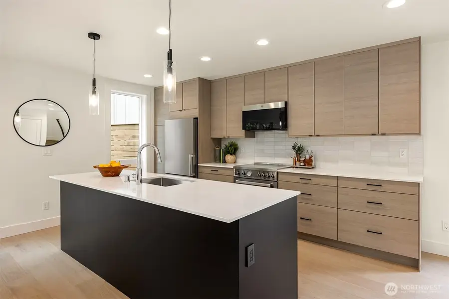 104 NE 44th Street, Seattle, WA 98105 - #3