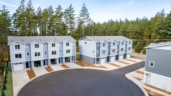 945 NW Heller Street #C3, Oak Harbor, WA 98277