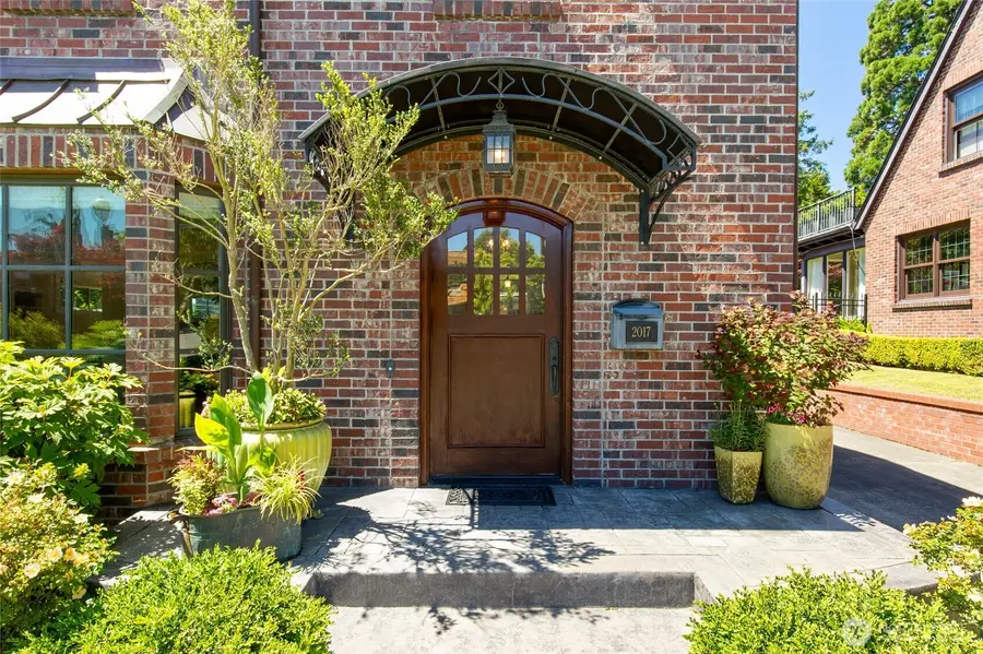2017 36th Avenue W, Seattle, WA 98199 - #3