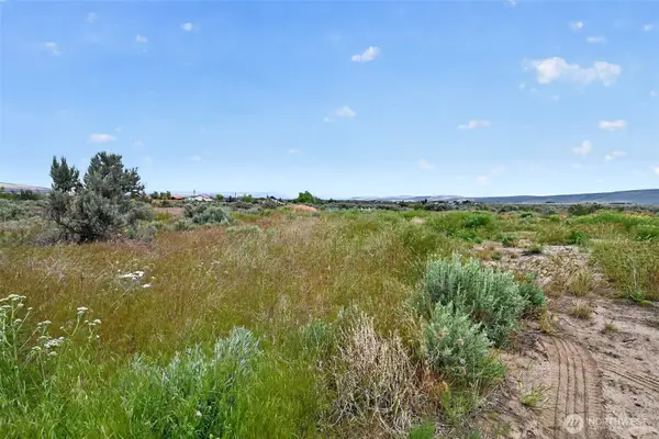 130 Red Tail Road #2, Yakima, WA 98908