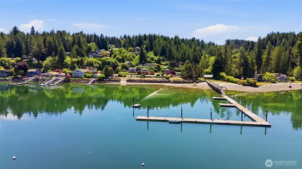 101 E Snow Cap Drive, Belfair, WA 98528