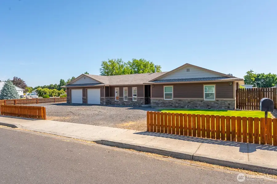 870 NW C Street, Ephrata, WA 98823 - #2