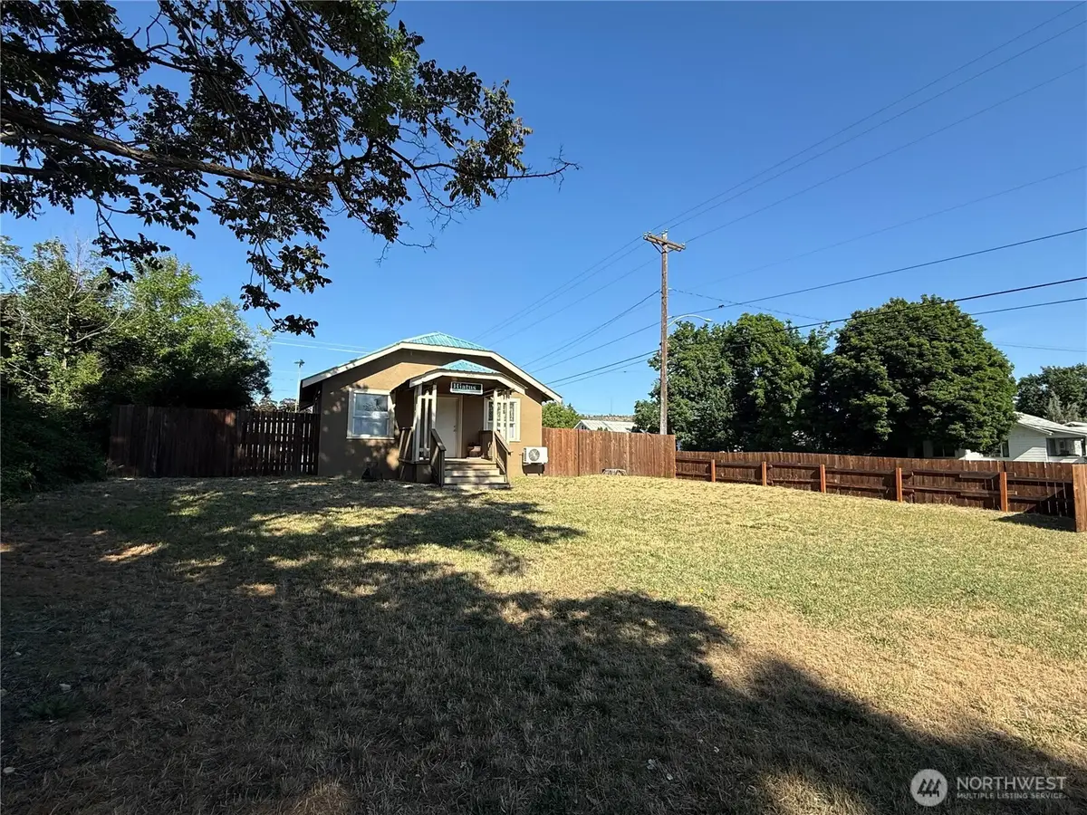 402 S Main Street, Omak, WA 98841 - #1
