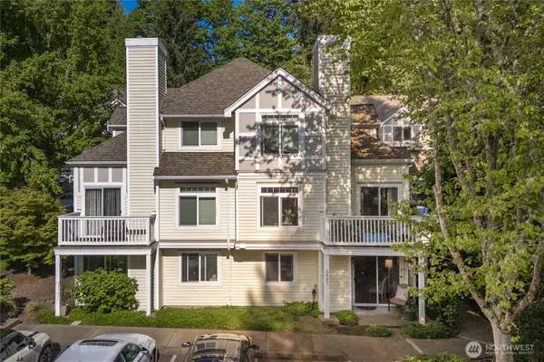 6825 Cougar Mountain Way, Bellevue, WA 98006