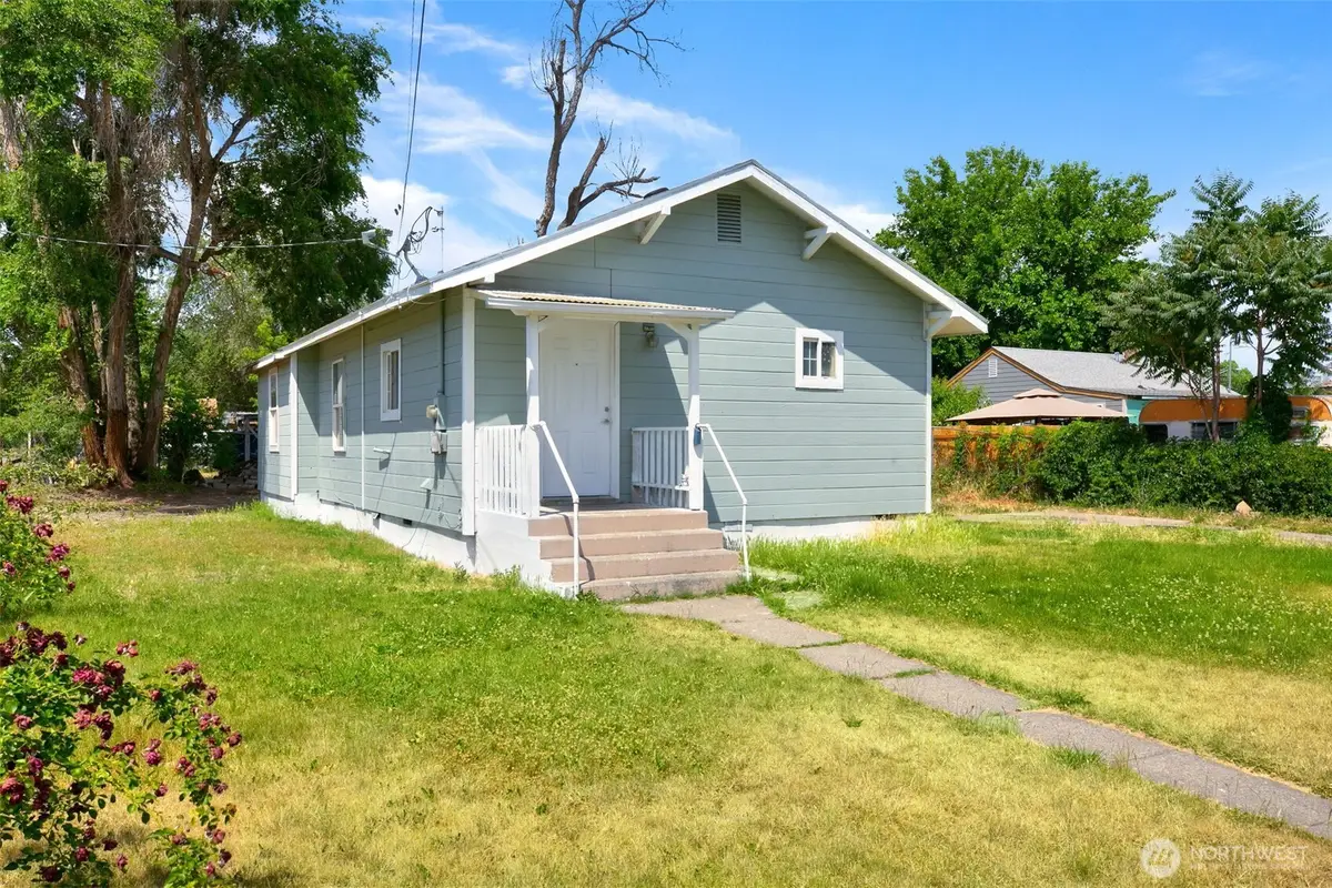 10 S 10th Street, Yakima, WA 98901 - #1