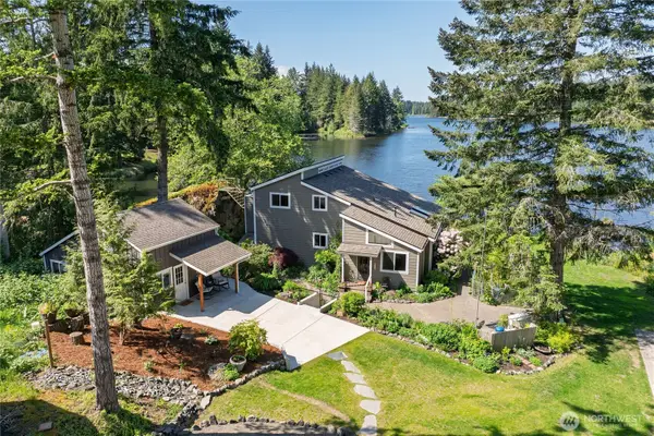 13720 W Raven Lane, Bremerton, WA 98312