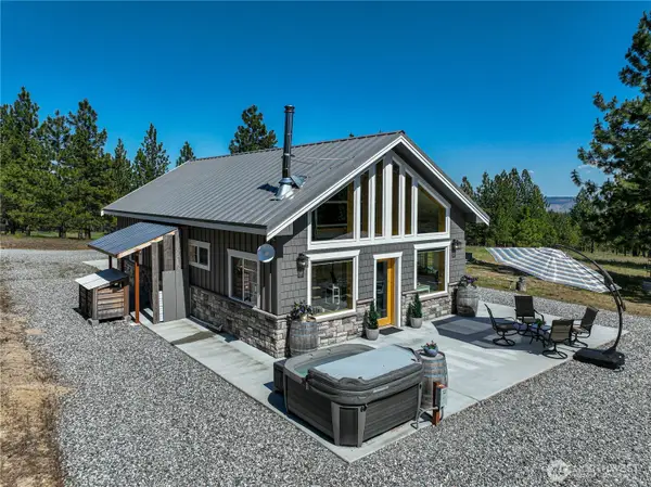 250 Open Ln, Chelan, WA 98816