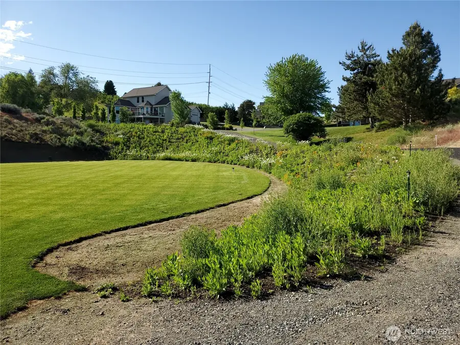 844 N Manchester Place, East Wenatchee, WA 98802 - #2