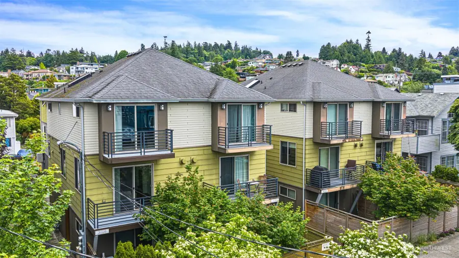 3028 61st Avenue Sw, Seattle, WA 98116 - #2