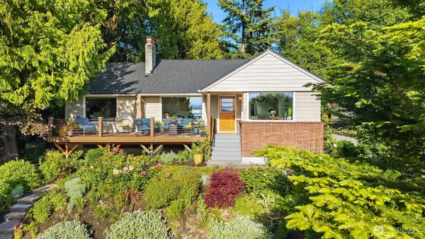 9326 California Avenue Sw, Seattle, WA 98136