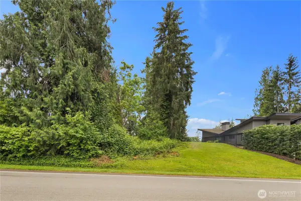 19615 SE 29th Street #4, Sammamish, WA 98075