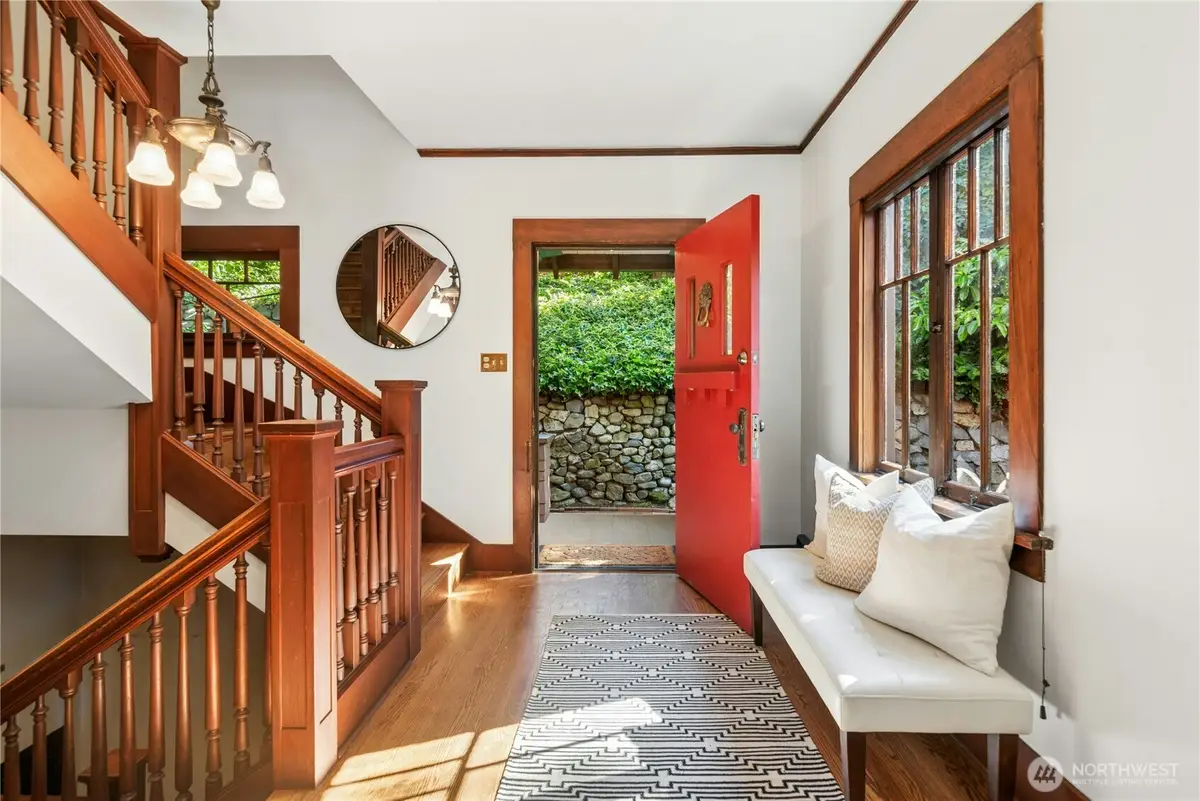 2077 E Howe Street, Seattle, WA 98112 - #1