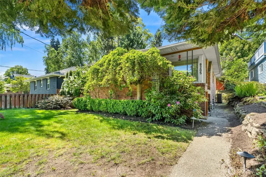 8205 19th Avenue Ne, Seattle, WA 98115 - #2