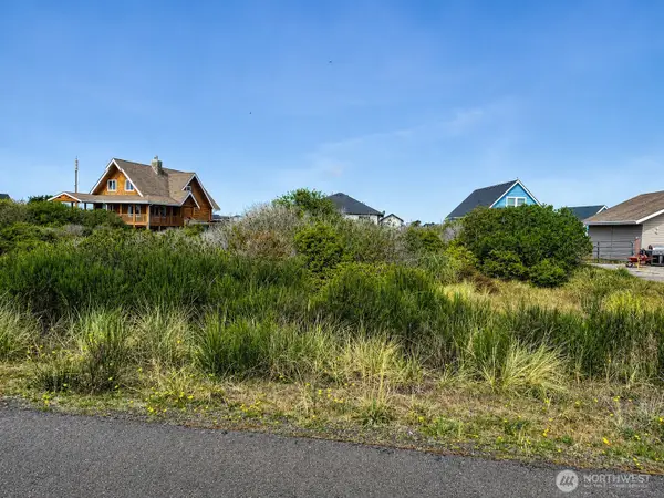 420 S Bel Air Loop Sw #8, Ocean Shores, WA 98569