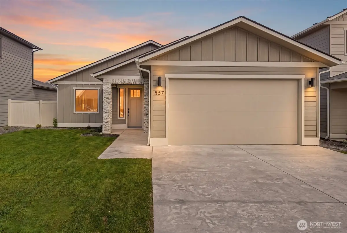 557 Perry Avenue, East Wenatchee, WA 98802 - #1