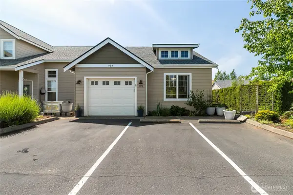959 Aaron Drive #E107, Lynden, WA 98264