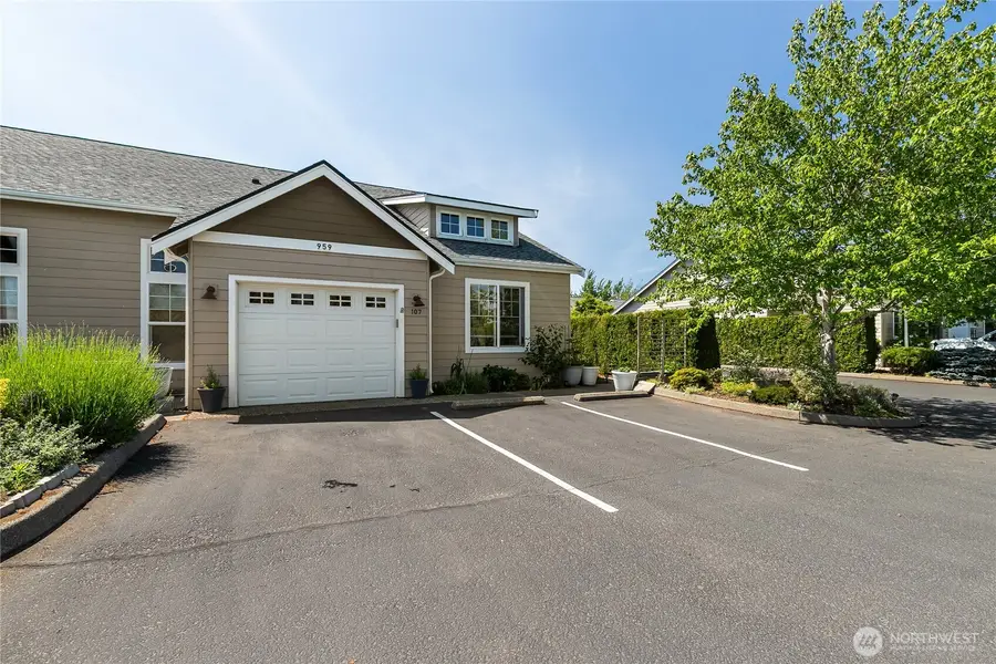 959 Aaron Drive #E107, Lynden, WA 98264 - #2