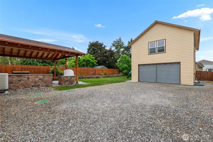 104 35th Street Nw, East Wenatchee, WA 98802 - #3