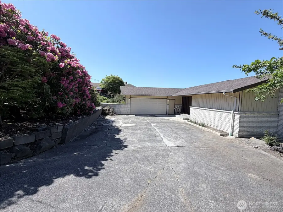 2505 Hillside Lane, Everett, WA 98203 - #2