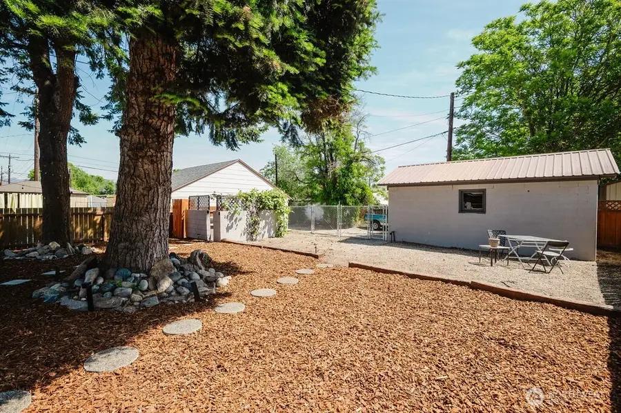 241 N Garfield Avenue, Wenatchee, WA 98801 - #3