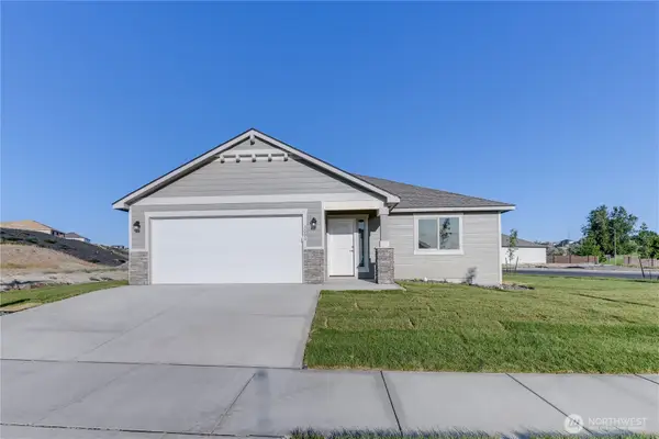 321 N Lessor Loop, Moses Lake, WA 98837