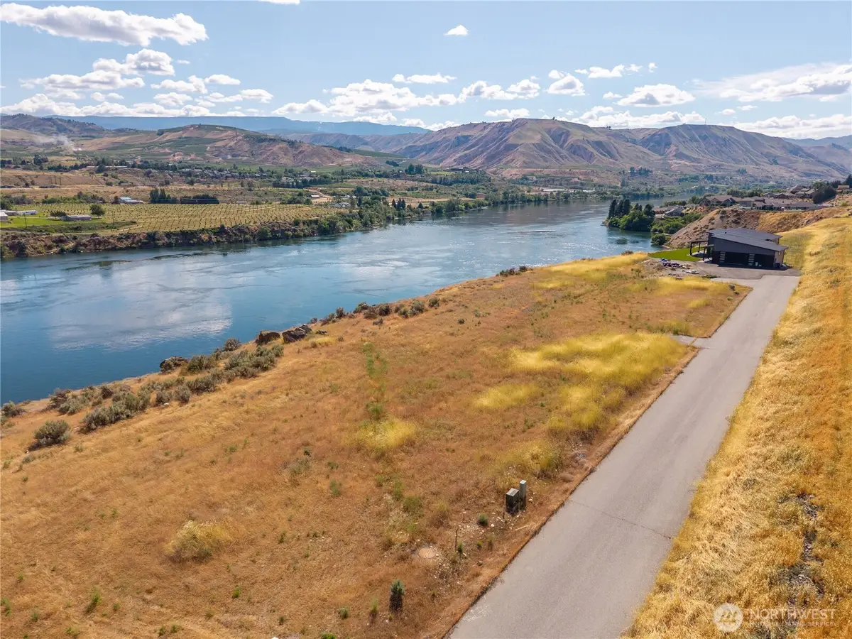 3180 SE Rivers Edge Court, East Wenatchee, WA 98802 - #1
