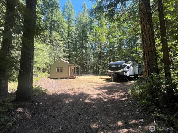 212 N Mt Jupiter Dr, Hoodsport, WA 98548