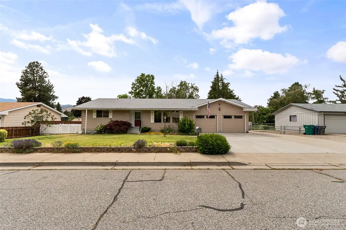 60 N Green Place, East Wenatchee, WA 98802 - #1