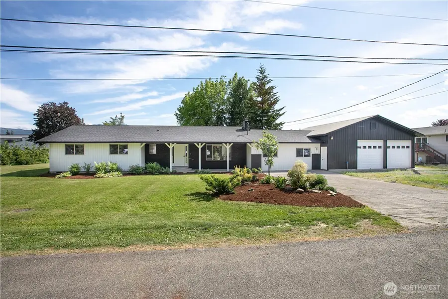 319 Vancouver Street, Sumas, WA 98295 - #2