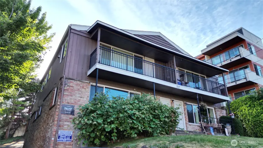 717 3rd Avenue N, Seattle, WA 98109 - #2