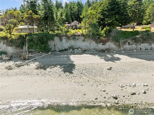 372 Schwartz Road, Nordland, WA 98358