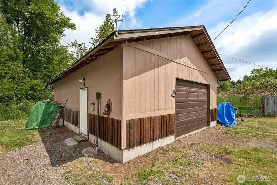 8512 Driftwood Lane, Castle Rock, WA 98611 - #2