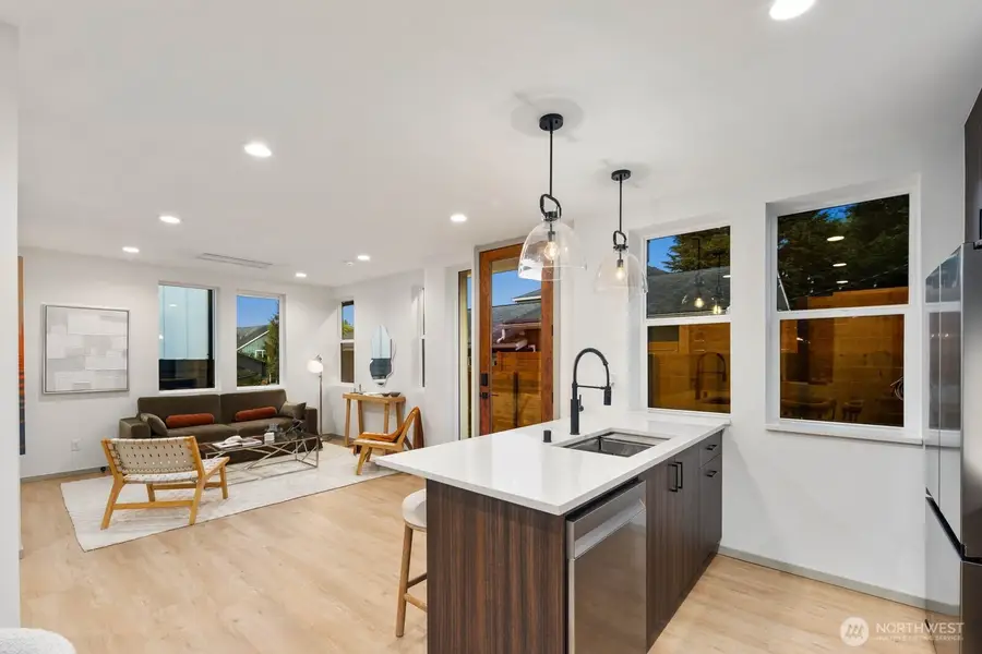 5923 32nd Avenue Sw, Seattle, WA 98126 - #2