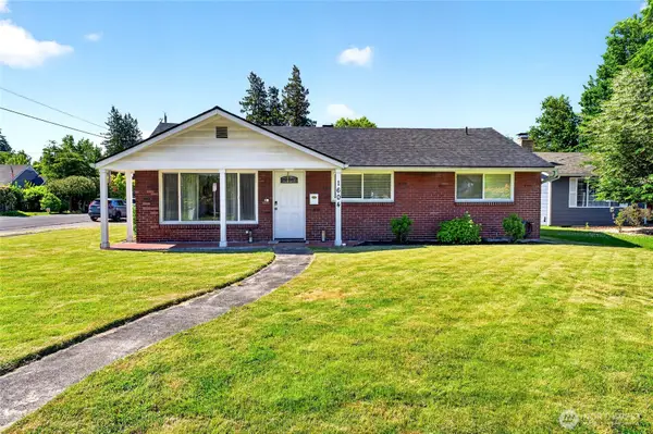 1604 W Pioneer Avenue, Puyallup, WA 98371