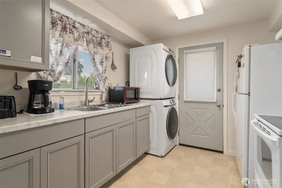 519 N Clark Road, Moses Lake, WA 98837 - #3