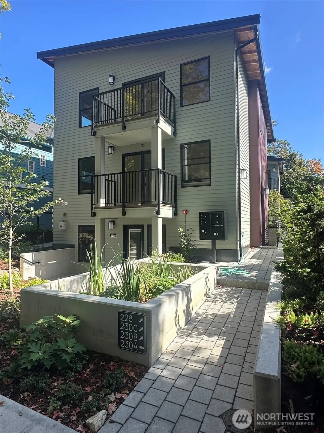 228 21st Avenue E, Seattle, WA 98112 - #1