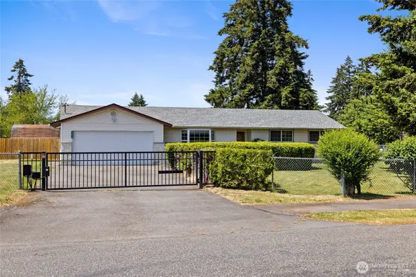 17916 40th Avenue E, Tacoma, WA 98446