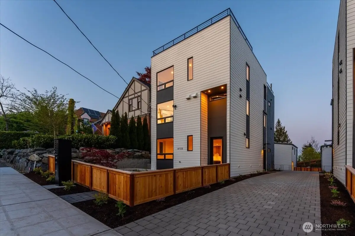 4122 Burke Avenue N, Seattle, WA 98103 - #1