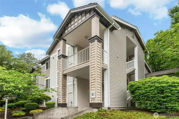 25235 SE Klahanie Boulevard #E305, Sammamish, WA 98029