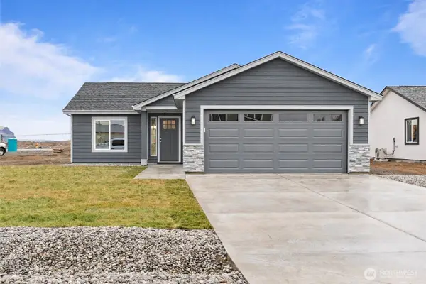 924 La Vista Drive, Warden, WA 98857