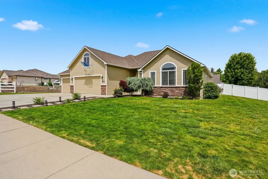 7601 W Washington Avenue, Yakima, WA 98903 - #3