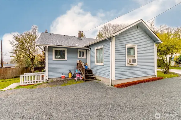 10033 Des Moines Memorial Drive S, Seattle, WA 98168