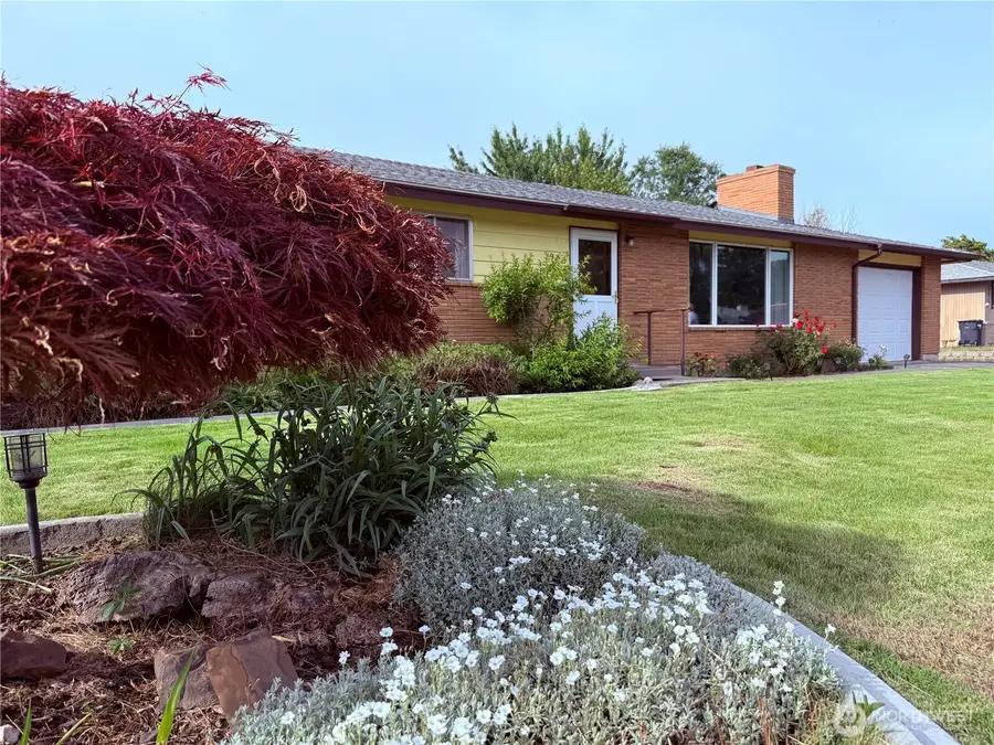 3903 W Nixon Street, Pasco, WA 99301 - #2