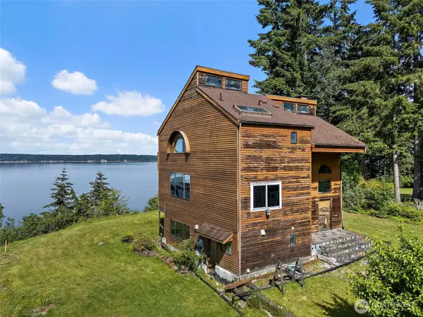 7544 Sandy Point Beach Road Ne, Olympia, WA 98516